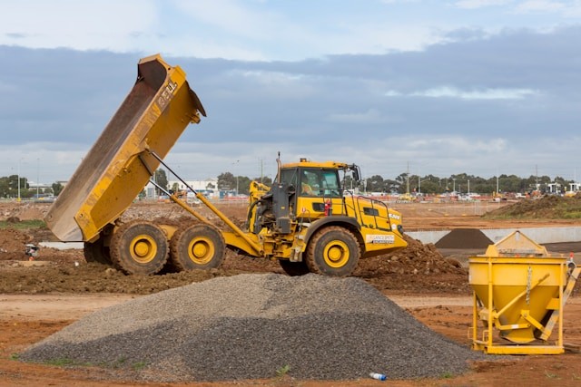 yellow-and-black-heavy-equipment